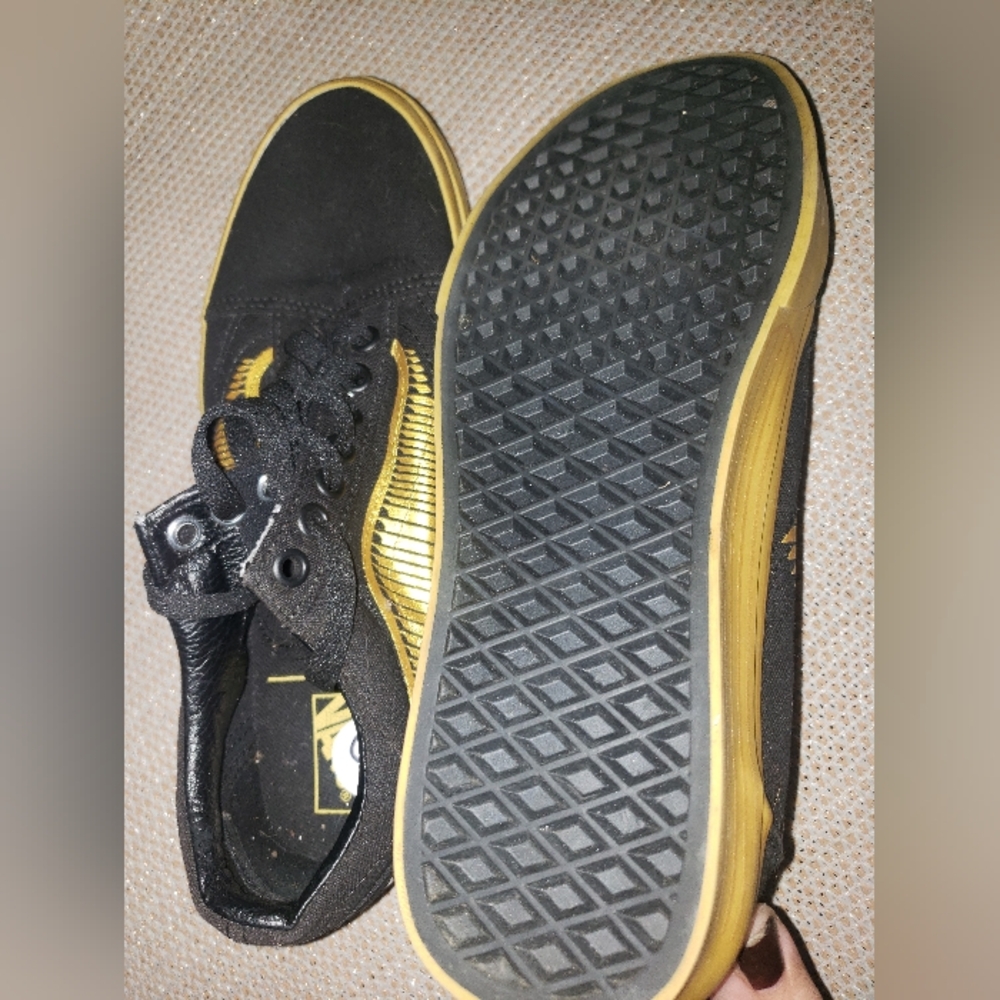 VANS Size 8 Womens or 6.5 Mens Harry Potter shoes Sneakers Golden Snitch Skate - Picture 4 of 6